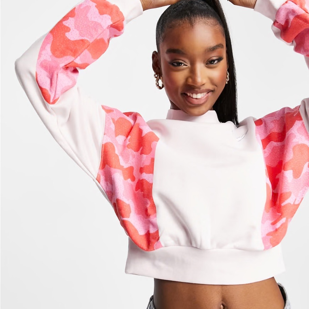 nike | essentials camo print crew neck sweatshirt pink large